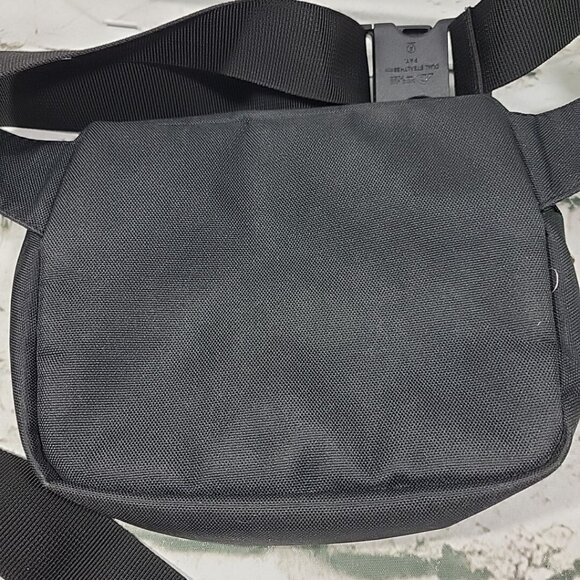 Herschel Fanny Pack Black Zippered Hip Waist Bum Bag Adjustable Strap - Picture 6 of 10